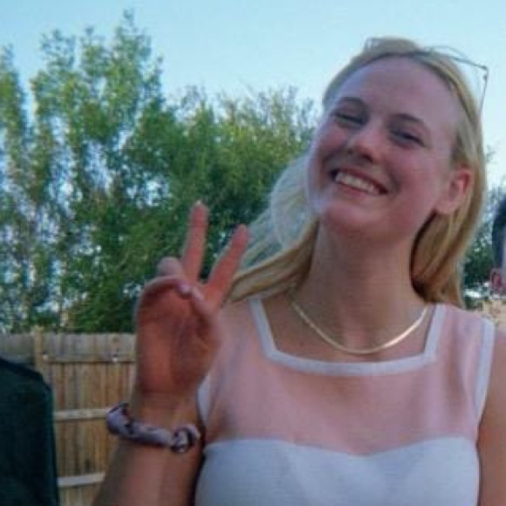 Meet your Posher, Lara